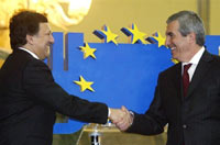 Au lendemain du report de la décision de Bruxelles sur l'adhésion de la Roumanie, Jose Manuel Barroso rencontre le Premier ministre roumain, Calin Popescu Tariceanu.(Photo : AFP)