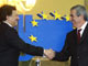Au lendemain du report de la décision de Bruxelles sur l'adhésion de la Roumanie, Jose Manuel Barroso rencontre le Premier ministre roumain, Calin Popescu Tariceanu. 

		(Photo : AFP)