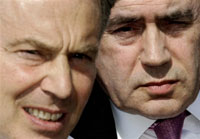 Le Premier ministre britannique Tony Blair (G.) et le chancelier Gordon Brown.(Photo : AFP)