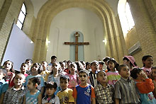 Chorale de jeunes chrétiens d'irak dans l'église Saint-Georges de Bagdad.(Photo: AFP)