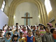 Jeunes chrétiens d'irak dans l'église Saint-Georges de Bagdad. 

		(Photo: AFP)