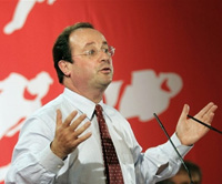 L’absence des prétendants à la candidature socialiste pour la présidentielle de 2007 lors des états généraux de Marseille a provoqué le mécontentement de François Hollande qui a lancé : «<em>Je ne sais pas où sont les autres</em>».(Photo : AFP)