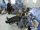 L’équipement de plus en plus précaire, manque de médicaments,… le système de santé publique palestinien pourrait mener à un effondrement complet. 

		(Photo : AFP)