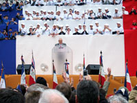 Jean-Marie Le Pen à la tribune, lors de son discours traditionnel du 1er mai, devant l'opéra Garnier à Paris.(Photo : Ph. Quillerier/RFI)