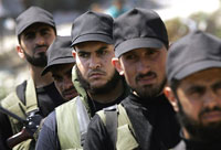 Les membres de la nouvelle force de police du Hamas se distinguent par leur barbe et leurs uniformes neufs.(Photo: AFP)