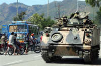 La capitale du Timor oriental, Dili, était patrouillée vendredi soir par les militaires australiens et les premiers effets d'apaisement se faisaient sentir après quatre jours de violences.(Photo : AFP)