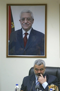 Après l'annonce du référendum par Mahmoud Abbas, Ismaïl Haniyeh souhaite la relance du dialogue.(Photo : AFP)