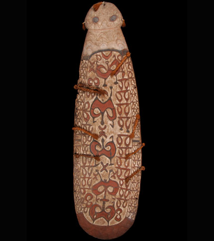 Océanie : Parure de guerre Asmat (Papouasie - Nouvelle Guinée, XXe siècle) &#13;&#10;&#13;&#10;&#9;&#9;© Musée du quai Branly. Photo : (Patrick Griès)