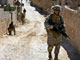 Des Marines patrouillent dans les rues d'Haditha. 

		(Photo : AFP)