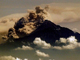 Sur 68 éruptions du Merapi recensées depuis 1548, la plus meurtrière, en 1930, a tué 1369 personnes; la plus récente - 1994 - a fait 60 morts. 

		(Photo : AFP)