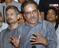 Le leader maoïste Pushpa Kamal Dahal donne une conférence de presse après son entrevue avec le Premier ministre népalais. 

		(Photo: AFP)