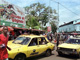 Le marché de Conakry en 1999. Aujourd'hui, les taxis ne circulent plus. 

		(Photo: AFP)