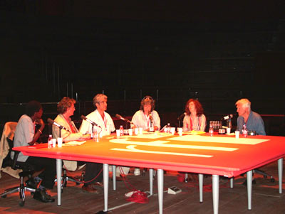 De gauche à droite :  Makena Diop, Gerard Mordillat, Guillaume Lecable, Catherine Ruelle, Christine Barthe et Marc Riboud. &#13;&#10;&#13;&#10;&#9;&#9;(Photo : Jean-Marc Munier)