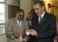 A voté : le colonel Ely Ould Mohamed Vall, président du Conseil militaire pour la justice et la démocratie. 

		(Photo : AFP)