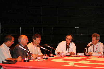 De gauche à droite :  Hedi Yahmed, Alain Houziaux, Odon Vallet, Geneviève Delrue et Thierry Magnin. &#13;&#10;&#13;&#10;&#9;&#9;(Photo : Jean-Marc Munier)
