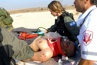 Soldat israélien blessé lors de l'attaque contre un poste frontalier au sud de la bande de Gaza 

		(Photo : AFP)
