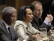 De gauche à droite : Condoleezza Rice, Kofi Annan et Javier Solana. Les  manœuvres diplomatiques se poursuivent, mais sans grand résultat pour le moment. 

		(Photo : AFP)
