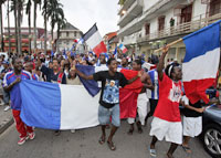 Guyanais et Brésiliens ont offert un carnaval sud-américain dans les rues de Cayenne après la victoire de la France contre le Brésil en quart de finale de la Coupe du monde 2006. 

		(Photo : Jody Amiet)