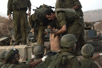 L'armée israélienne a perdu 9 hommes à Bint-Jbeil, et ramené 22 blessés. 

		(Photo : AFP)