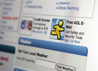 «Mail», «chat», «anti-virus»... : America Online (AOL) propose désormais gratuitement tous ses produits pour les abonnés internet haut-débit. 

		(Photo : AFP)