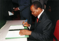 Blaise Compaoré au moment de la signature de l'Accord de Ouagadougou. 

		(Photo : Alpha Barry / RFI)