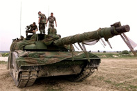 Le char Leclerc, symbole de l'armement lourd que la France envoie au sud du Liban dans le cadre de la Finul. 

		(Photo : AFP)