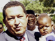 «<em>Je suis chez moi ici. Je suis comme un poisson dans l’eau.</em>» a affirmé le président vénézuélien Hugo Chavez lors de sa visite au Mali. 

		(Photo: AFP)