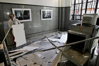 Lundi, les bureaux du procureur général de Sao Paulo ont été dévastés par une bombe, vraisemblablement posée par le Premier commandement de la capitale (PCC). 

		(Photo : AFP)