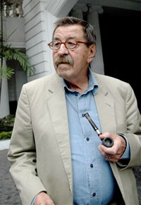 Günter Grass a rappelé que son engagement comme écrivain et citoyen au cours des dernières décennies avait été à l’opposé de ses erreurs de jeunesse. &#13;&#10;&#13;&#10;&#9;&#9;(Photo : AFP)