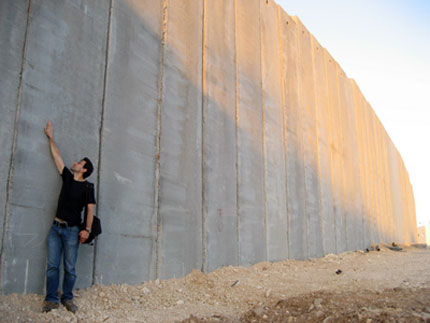 Le mur dans le quartier de Ramallah. &#13;&#10;&#13;&#10;&#9;&#9;(Photo : Karim Lebhour/RFI)