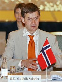 «<em>Dans la situation actuelle on a aucune raison d'être optimiste</em>», a déclaré Erik Solheim, le médiateur norvégien ministre à l’Aide au développement, face à l'escalade meurtrière depuis décembre 2005. 

		(Photo : AFP)