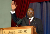 Idriss Deby le 8 août 2006, lors de la cérémonie d'investiture après sa réélection en mai dernier à N'Djamena. 

		(Photo : AFP)
