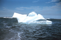 De nombreuses études confirment que l’emprise de la glace diminue au pôle Nord et que ce phénomène s’est accéléré ces dernières années. 

		(Photo : <a href="http://www.noaa.gov" target="_blank">National Oceanic and Atmospheric Administration</a>)