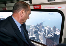 Jacques Chirac survole Ground Zero. &#13;&#10;&#13;&#10;&#9;&#9;(Photo : AFP)