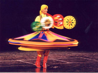 Concours de danse d'inspiration traditionnelle lors des 4e Jeux de la Francophonie, Ottawa-Hull, juillet 2001. 

		(Photo : francophonie.org)