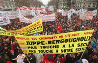 En 1995, la tentative de réforme des retraites menée par Alain Juppé s’était heurtée à la forte mobilisation des syndicats. 

		(Photo : AFP)