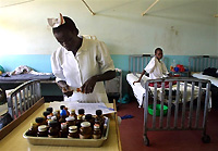 Dans un hôpital kenyan. A Johannesburg, Les experts demandent une évaluation «<i>urgente et rapide</i>» des zones touchées par les cas de tuberculose résistant aux antibiotiques. &#13;&#10;&#13;&#10;&#9;&#9;(Photo: AFP)