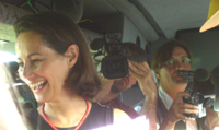 Ségolène Royal monte dans le bus pour sermonner les journalistes. &#13;&#10;&#13;&#10;&#9;&#9;(Photo : Florent Guignard/RFI)