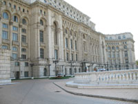 Le Palais du Parlement où se tient le XIe Sommet de la Francophonie a été construit sous la présidence de l'ancien dictateur roumain Nicolas Ceaucescu. 

		(Photo : Valérie Gas/RFI)