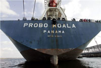 Le <em>Probo Koala</em> a déversé, dans la nuit du 19 août 2006, plusieurs centaines de tonnes de produits toxiques à Abidjan.(Photo : AFP)