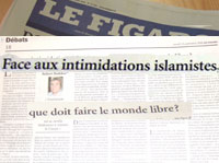 «<em>Face aux intimidations islamistes, que doit faire le monde libre ?</em>» tribune signée par Robert Redeker dans les pages Débats du quotidien <em>Le Figaro</em>. 

		DR