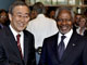 Poignée de mains entre Kofi Annan (à droite), l'actuel secrétaire général de l'Onu et Ban Ki-moon, qui lui succédera à partir du 1er janvier 2007. 

		(Photo : AFP)