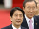 L'essai nucléaire nord-coréen a perturbé lundi la visite du Premier ministre japonais Shinzo Abe (à gauche) en Corée du Sud. Il avait été accueilli à son arrivée par Ban Ki-Moon (à droite), ministre coréen des Affaires étrangères et futur secrétaire général des Nations unies. 

		(Photo : AFP)