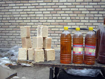 Les utilisations du coton sont multiples. Son huile, utilisée pour cuisiner, sert également de base à la confection de savons. Ici, sur un bazar de Khiva. &#13;&#10;&#13;&#10;&#9;&#9;(Photo: Nathalie Tourret/RFI)