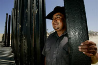 Un immigrant à la frontière mexicano-américaine. 

		(Photo : AFP)