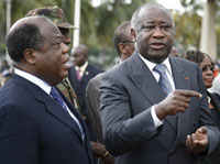 Le Premier ministre Charles Konan Banny (à gauche) et le président Laurent Gbagbo.  

		(Photo : AFP)