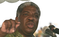 Le président zambien Levy Mwanawasa souhaite désormais «<i>réduire de manière significative la pauvreté</i>». 

		(Photo: AFP)