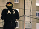 Policier en faction dans la cité des Tarterêts. 

		(Photo:AFP)