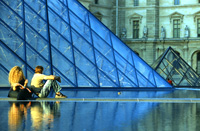Le musée du Louvre et la pyramide du Louvre. &#13;&#10;&#13;&#10;&#9;&#9;(Photo : Office du tourisme de Paris / Photographe : David Lefranc / Architecte : Leoh Ming Peï)