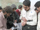 Depuis 2 mois Médecins du monde distribue des kits d’injections aux consommateurs d’héroïne dans les rues de Kaboul. 

		(Photo : Anne Le Troquer/RFI)